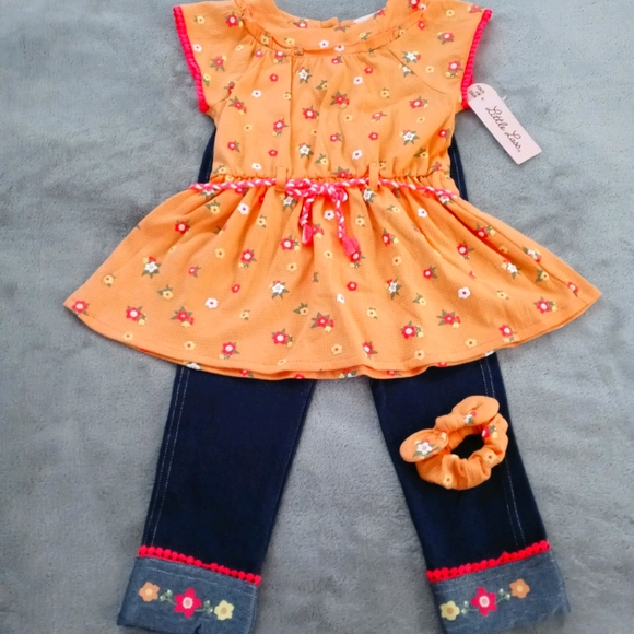 NWT Little Lass 2 pc Capri Set With Scrunchie